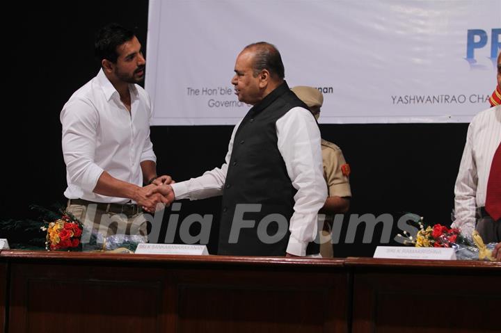 Maharashtra's Governor Mr. K.Sankaranarayanan and John Abraham at Pratibimb NGO Event