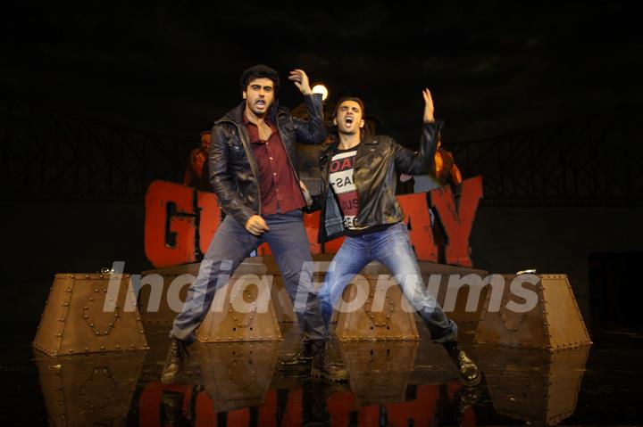 Arjun Kapoor and Ranveer Singh perform at Gunday - Music Launch