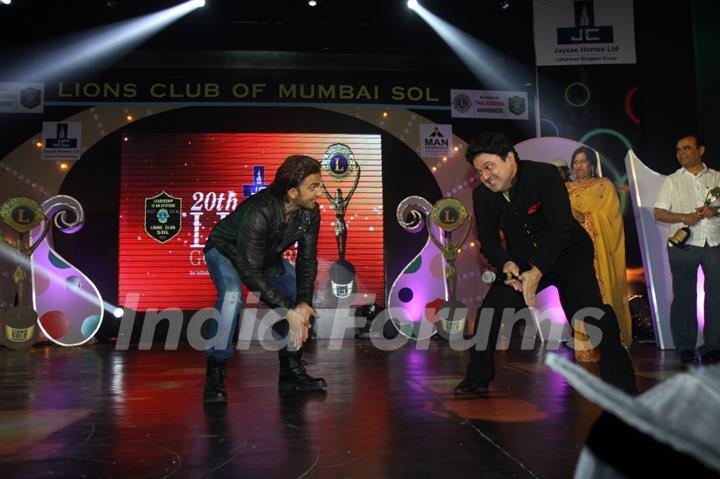 Ranveer Singh and Ali Asgar perform at the 20th Lions Gold Awards