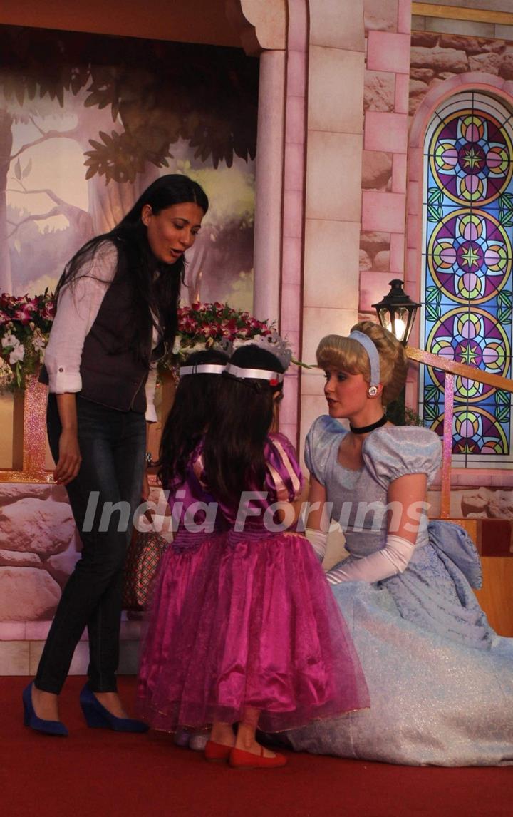 Disney Princesses meet little princesses