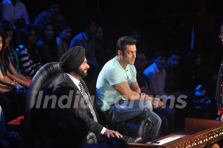 Salman Khan and Navjot Singh Sidhu on Comedy Night With Kapil