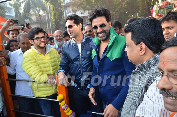 Akshay Kumar launches Dino Morea's DM Fitness Station