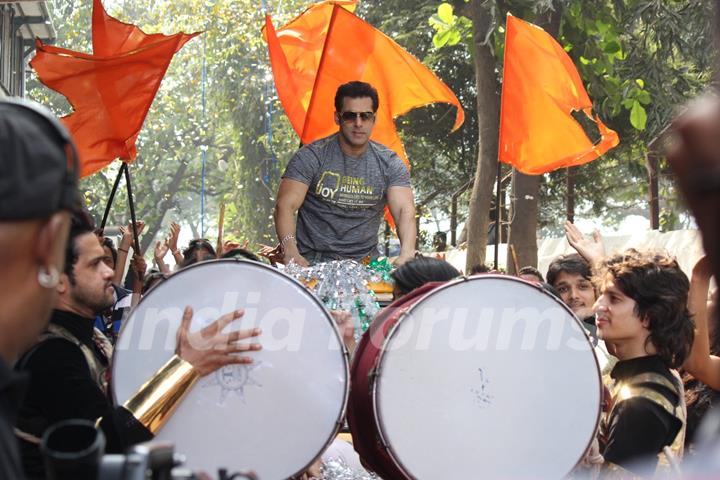 Salman Khan promotes Jai Ho on Dance India Dance