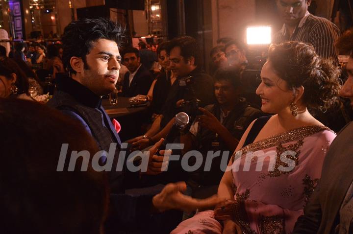 Manish Paul jokes around with Deepika Madhuri Dixit at the 59th Idea Filmfare Pre Awards Party