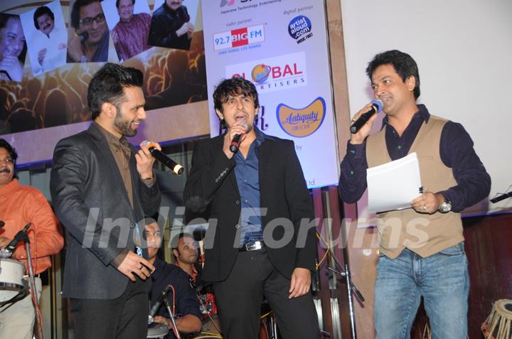 Rahul Vaidya and Sonu Nigam were seen performing at the Music Mania Event