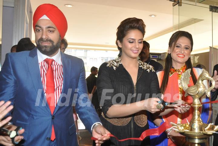 Huma Qureshi inagurates the wedding & lifestyle exhibition; Shagun 2014