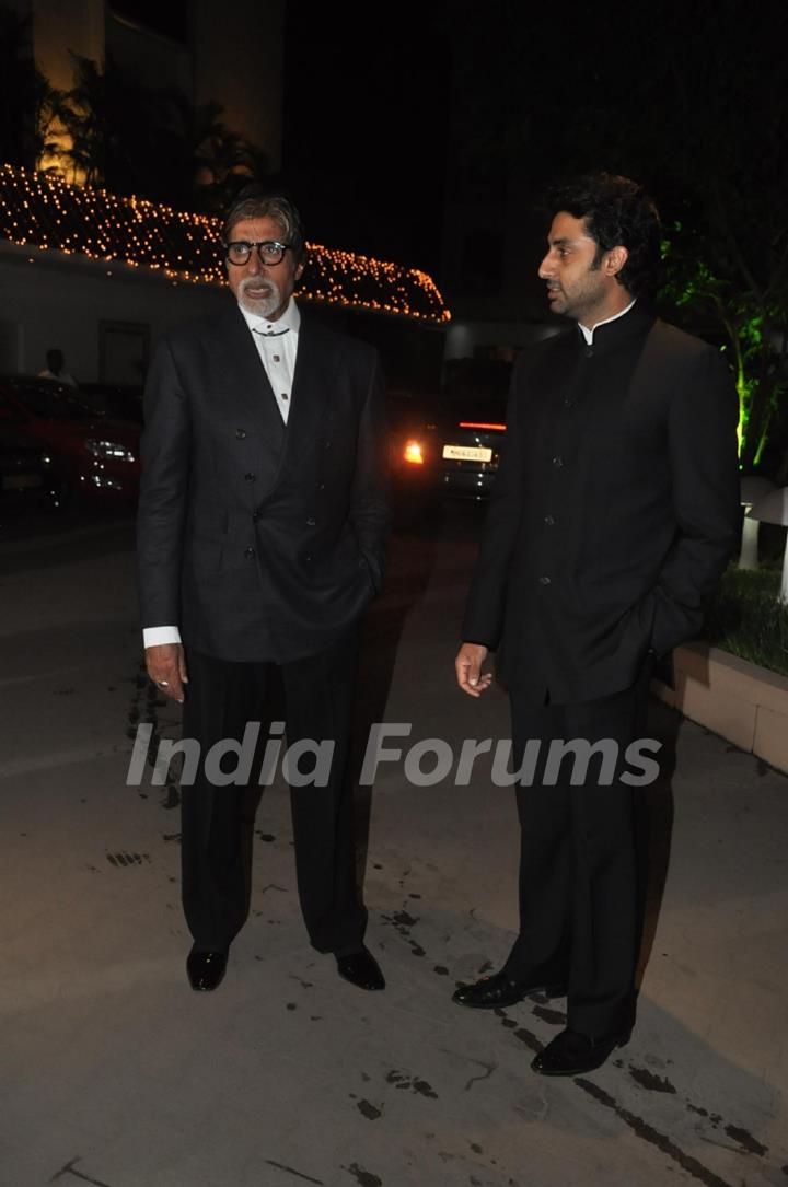 Amitabh and Abhishek Bachchan at Raghav Sachar & Amita Pathak Wedding