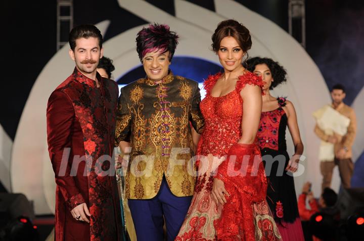 Rohhit Verma with Bipasha Basu and Neil Nitin Mukesh at the Fashion Show