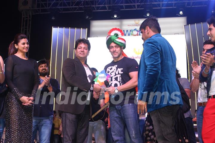 Salman Khan felicitated at the Worli Festival 2014