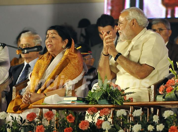 Narendra Modi felicitates singer Lata Mangeshkar on completion of 51 years since the singing of song &quot;Ae Mere Vatan Ke Logo&quot;