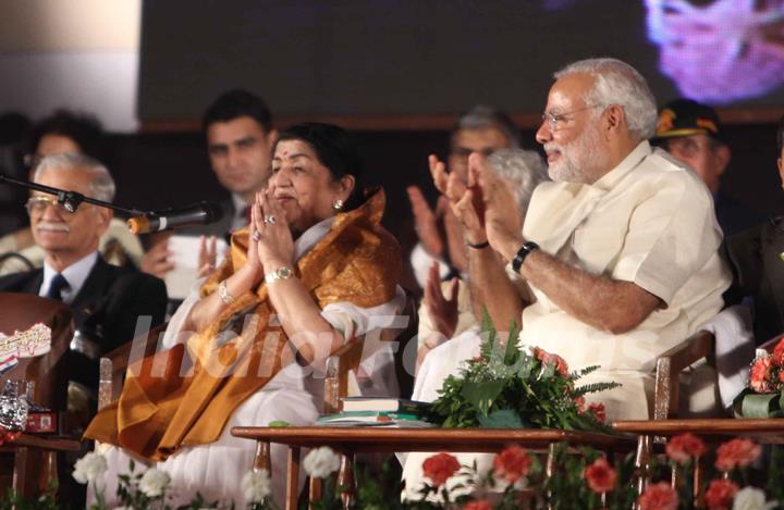 Narendra Modi felicitates singer Lata Mangeshkar on completion of 51 years since the singing of song &quot;Ae Mere Vatan Ke Logo&quot;