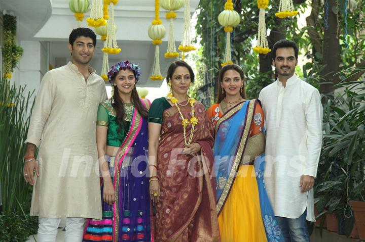 Hema Malini with her daughters and Sons-in-law