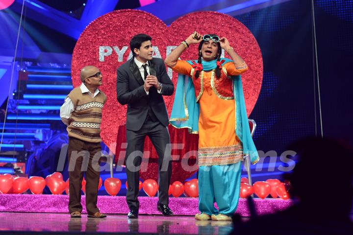 Gautam Rode and Sunil Grover perform at Nach Baliye Season 6 Grand Finale