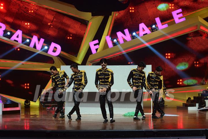 MJ 5 perform on Nach Baliye Season 6 Grand Finale