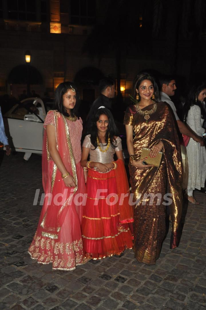 Madhoo with her daughters at Ahana Deol & Vaibhav Vora's Wedding