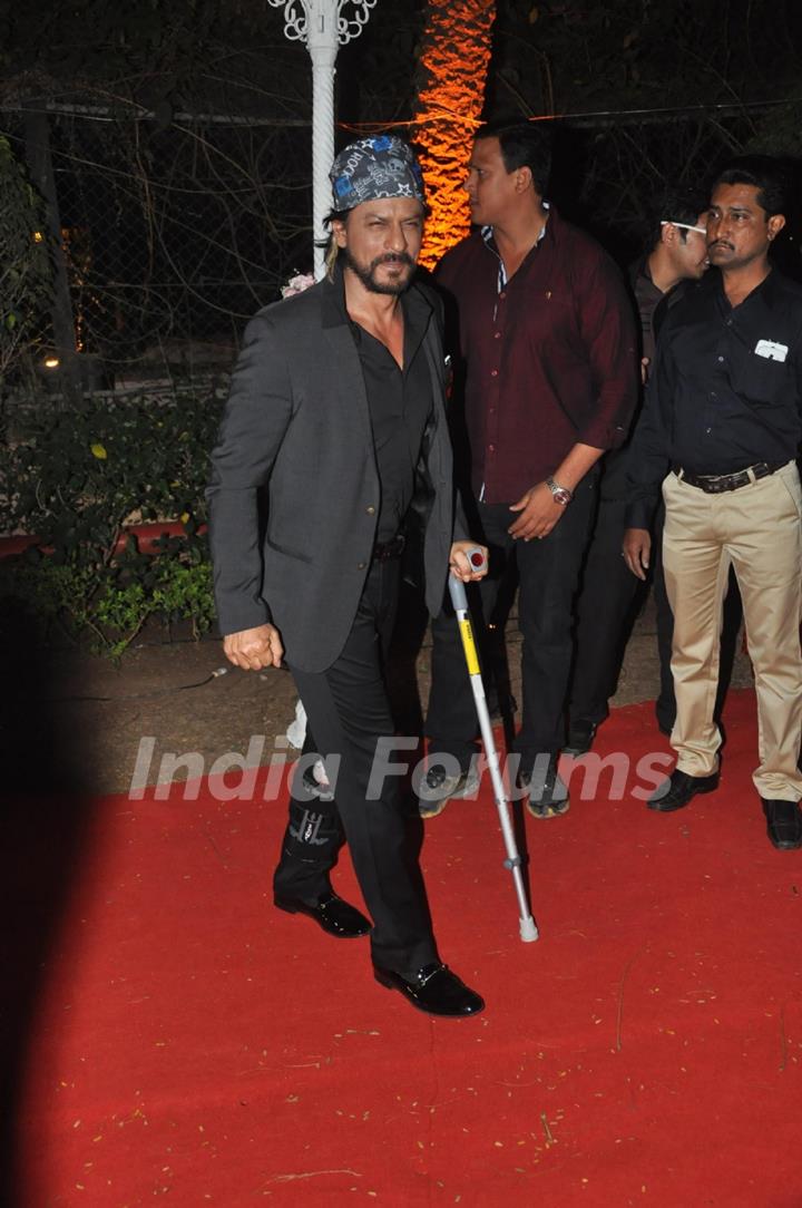 Shah Rukh Khan attended Ahana Deol & Vaibhav Vora's Reception Party irrespective of his health