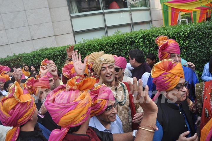 Vaibhav Vora enters the Wedding with a grand baraat