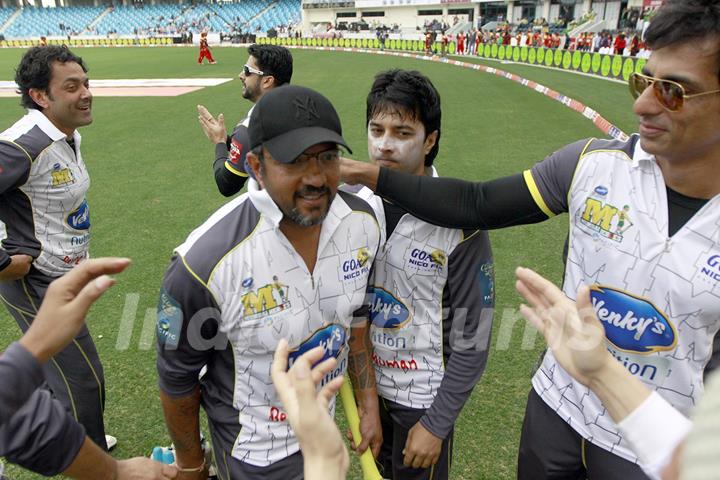 The Mumbai Heroes celebrate the winning moment