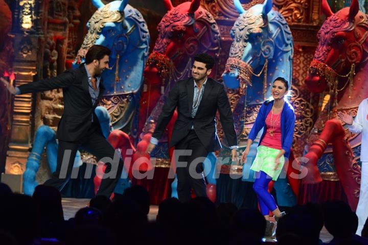 Ranveer and Arjun perform on Comedy Circus