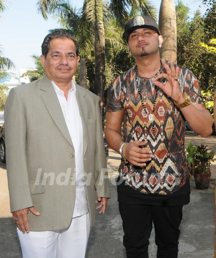 Honey Singh unveils the book 'Top 100 Celebrity Brands'