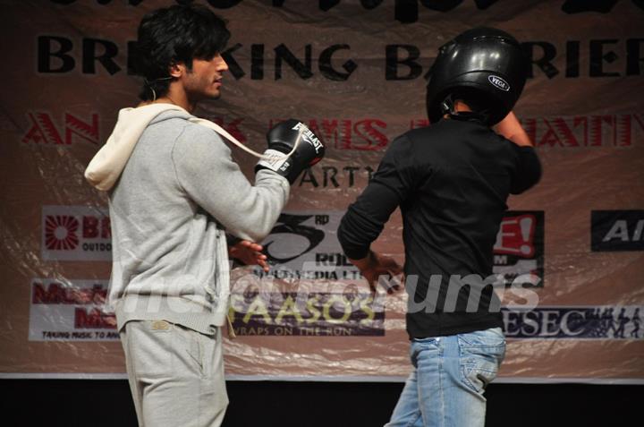 Vidyut Jamwal Teachs Self Defence