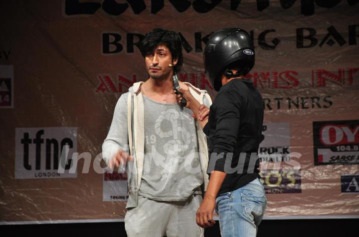 Vidyut Jamwal Teachs Self Defence