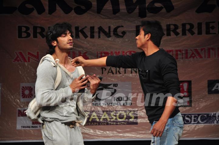 Vidyut Jamwal Teachs Self Defence