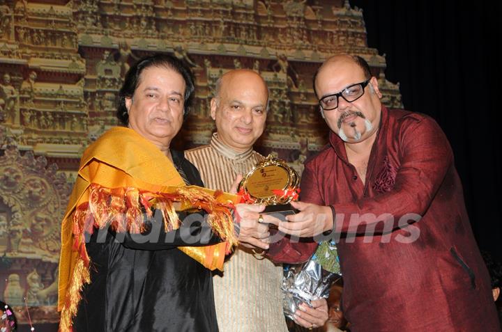 Anup Jalota felicitated at the event