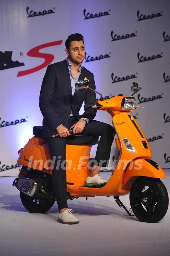 Imran Khan unveils the chicnew Vespa S