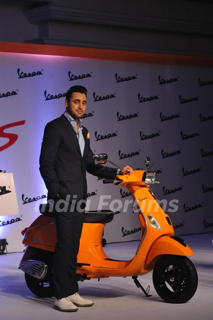 Imran Khan unveils the chicnew Vespa S