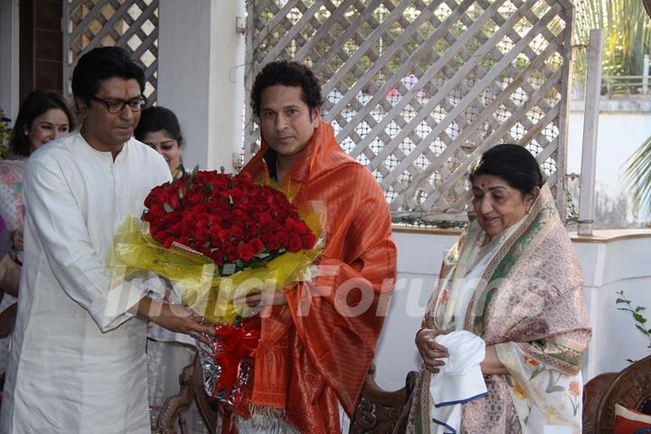 Lata Mangeshkar & Sachin Tendulkar meet Raj Thackeray