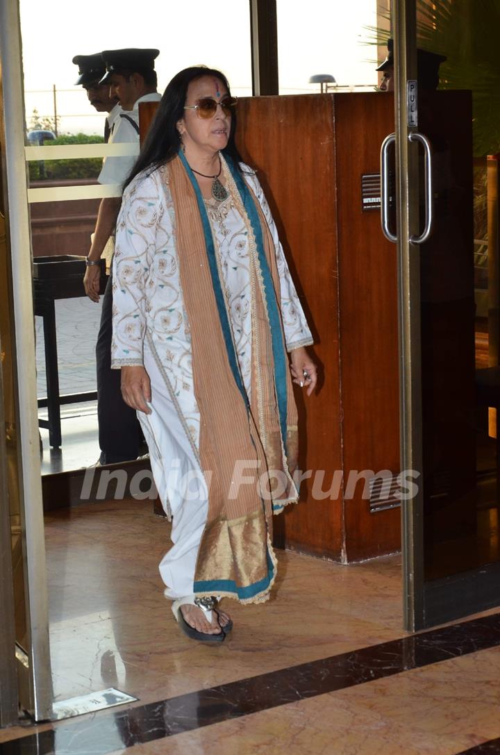 Ila Arun was seen at Sanjeev(Bobby) Chawla's Prayer Meet