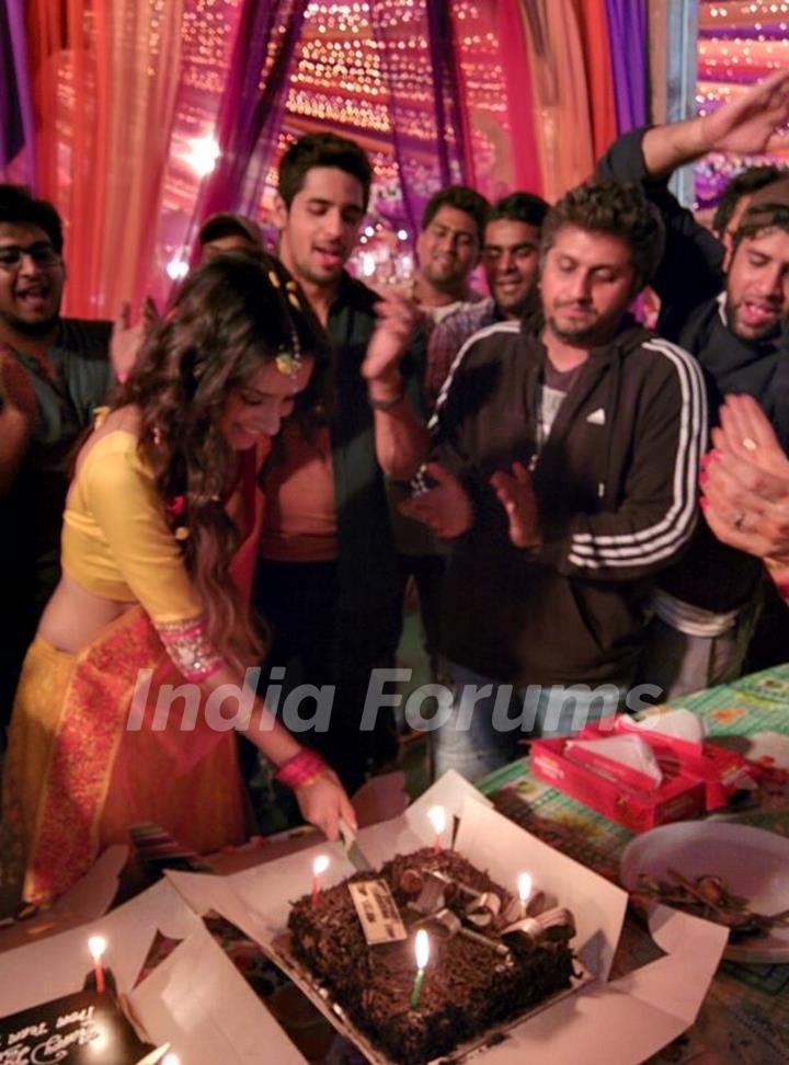 Shraddha Kapoor celebrates her birthday on the sets of The Villian