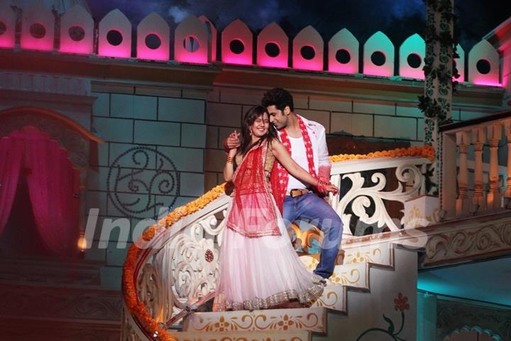 Roopal Tyagi and Ankit Gera perform on Zee TV Holi Mahotsav