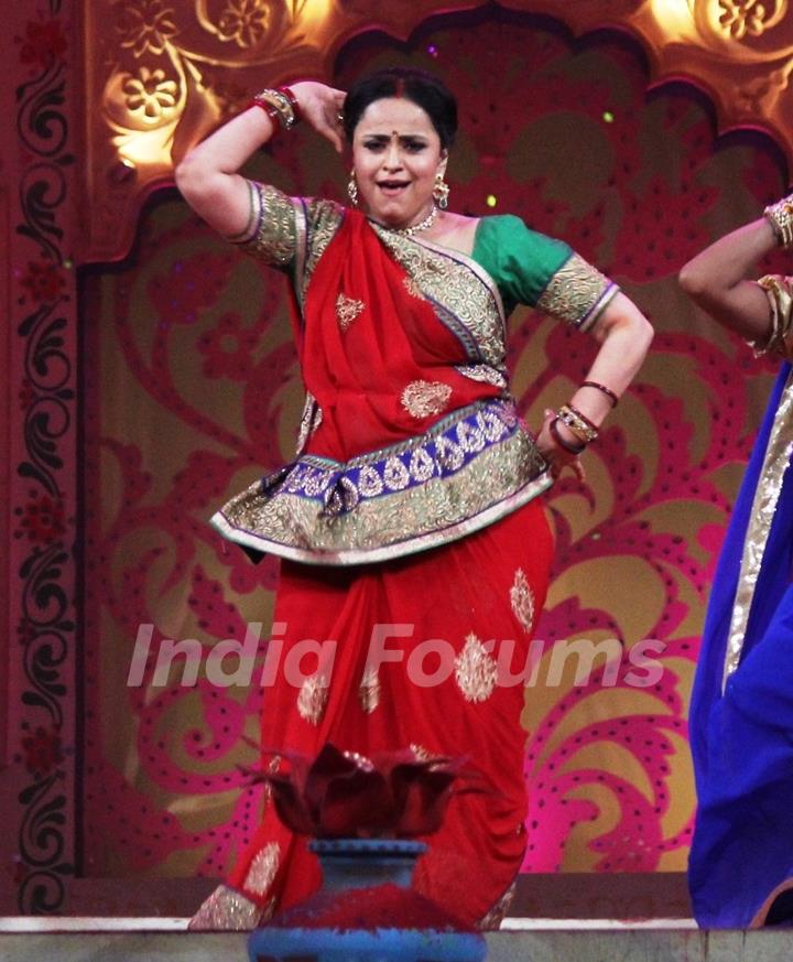 Vaishnavi Mcdonald performs on Zee TV Holi Mahotsav