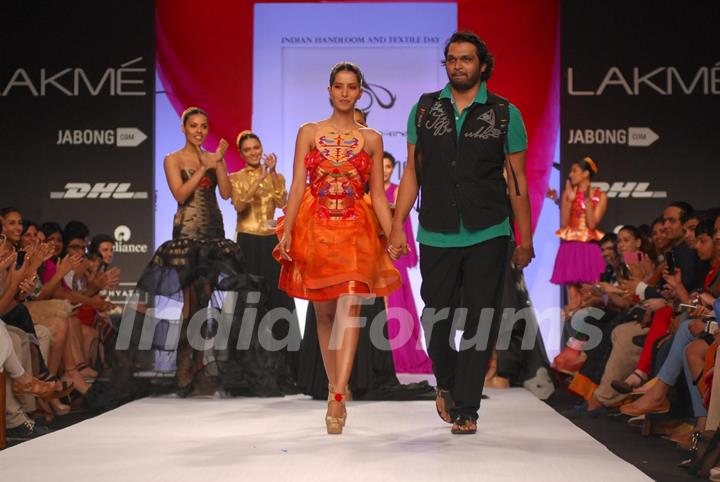 Swapnil Shinde with his creations on Lakme Fashion Week Summer Resort 2014 Day 4