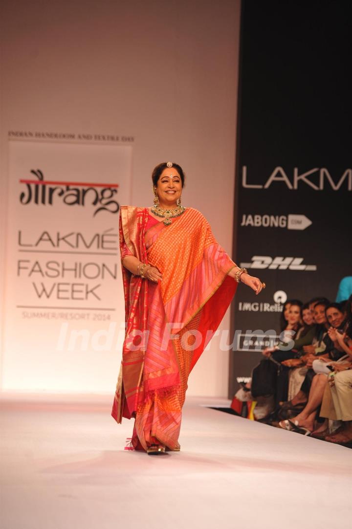 Kirron Kher at Lakme Fashion Week Summer Resort 2014 Day 4