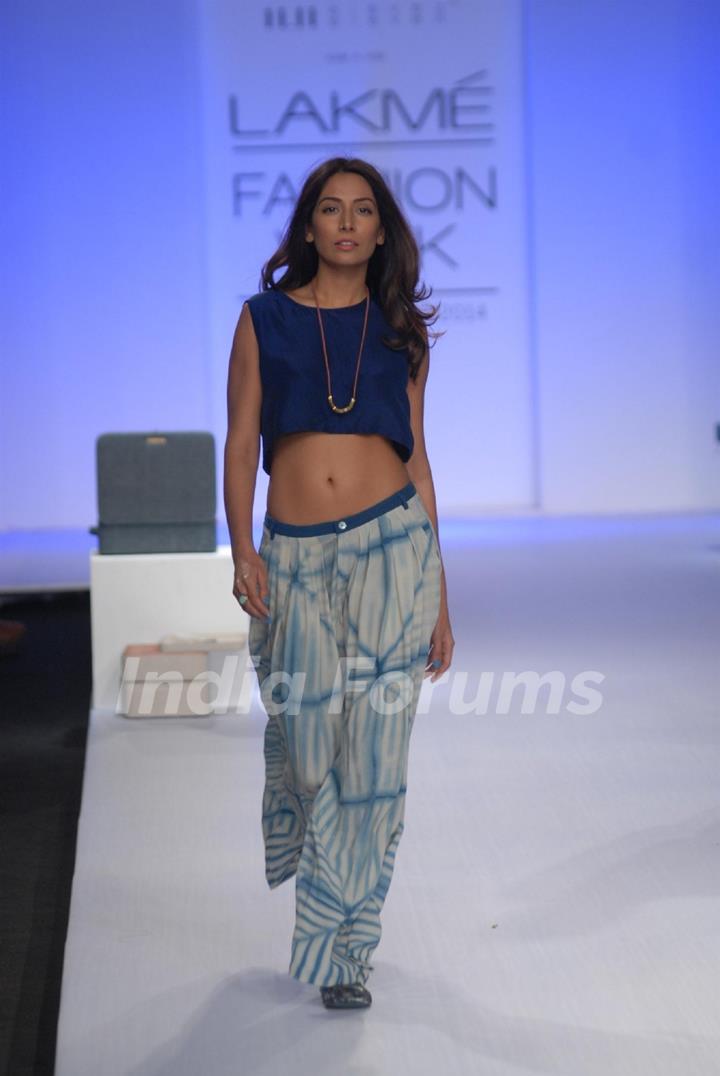 Monica Dogra walks the ramp for Morarka Arts show