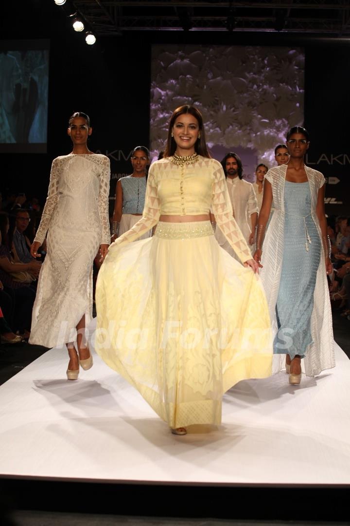 Dia Mirza in Anita Dongre's creation at Lakme Fashion Week Summer Resort 2014 Day 4