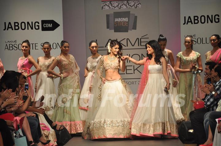 Shibani Kashyap and Ileana D'cruz at Anushree Reddy's show at Lakme Fashion Week Summer Resort 2014