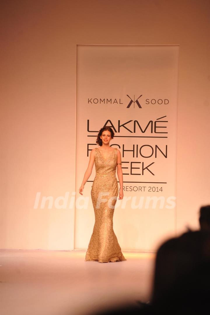 Kalki Koechlin walks the ramp for Komal Sood at Lakme Fashion Week Summer Resort 2014 Day 2