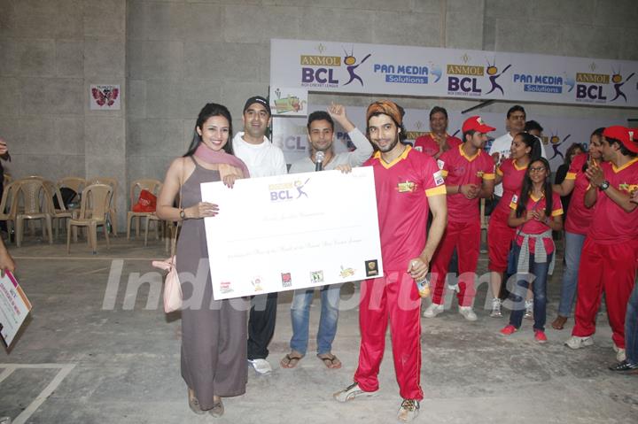 Divyanka Tripathi and Sharad Malhotra were at the Box Cricket league inaugral match