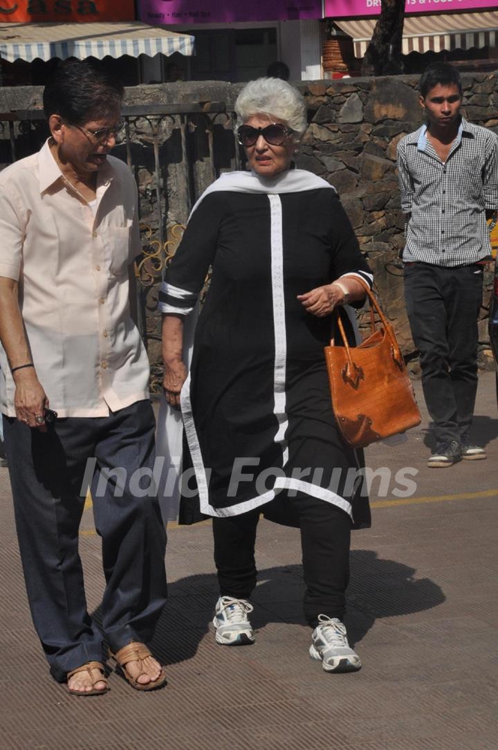 Shashikala was seen at the Veteran actress Nanda's funeral