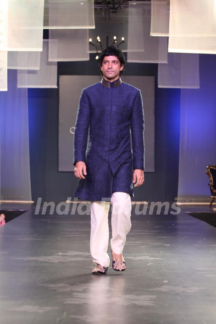 Farhan Akhtar walked the ramp at the Men for Mijwan fashion show