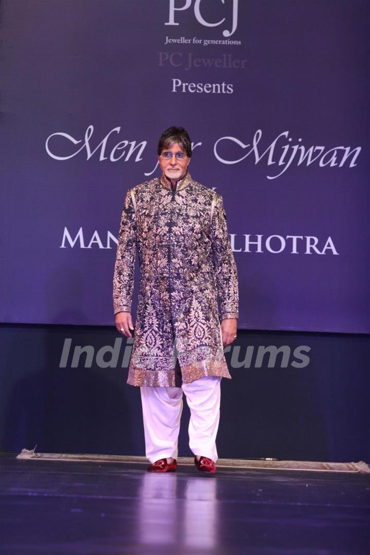 Amitabh Bachchan graced the ramp at the Men for Mijwan fashion show