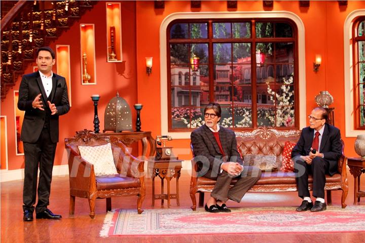 Big B interacts with the audiences on Comedy Nights With Kapil