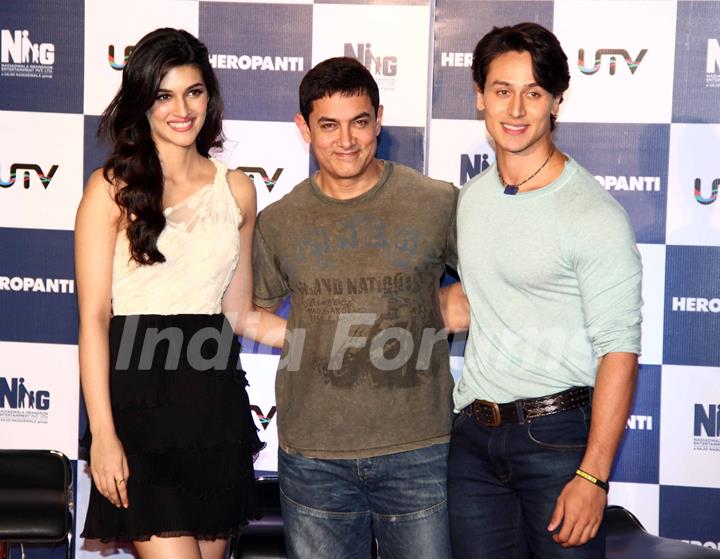 Aamir Khan with Kriti and Tiger at the Trailer launch of Heropanthi