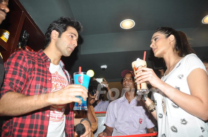 Varun & Ileana enjoy their favourite coolers at the promotions