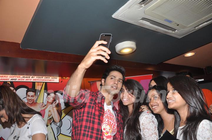 Varun Dhawan clicks a selfie with his fans