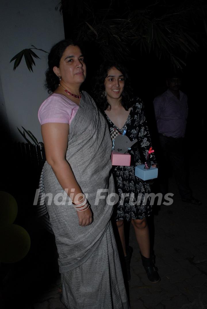 Reena with her daughter at Avantika Malik's Baby Shower